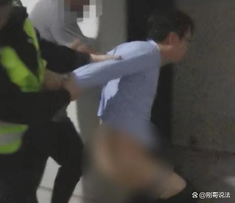 免职！广西科大学院副书记强蹲女厕光腚被捉？荒唐、荒谬、荒诞！