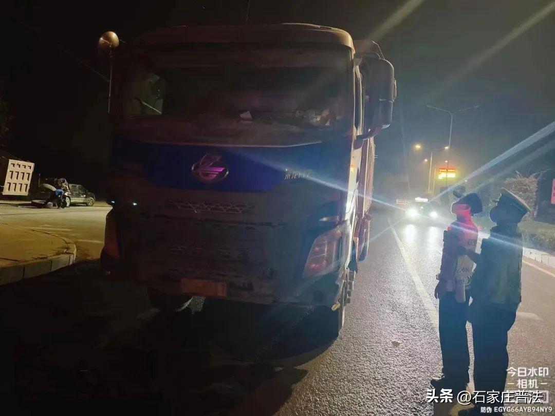 大晚上的，6名货车司机竟集体弃车“跑路”？！这是咋回事？