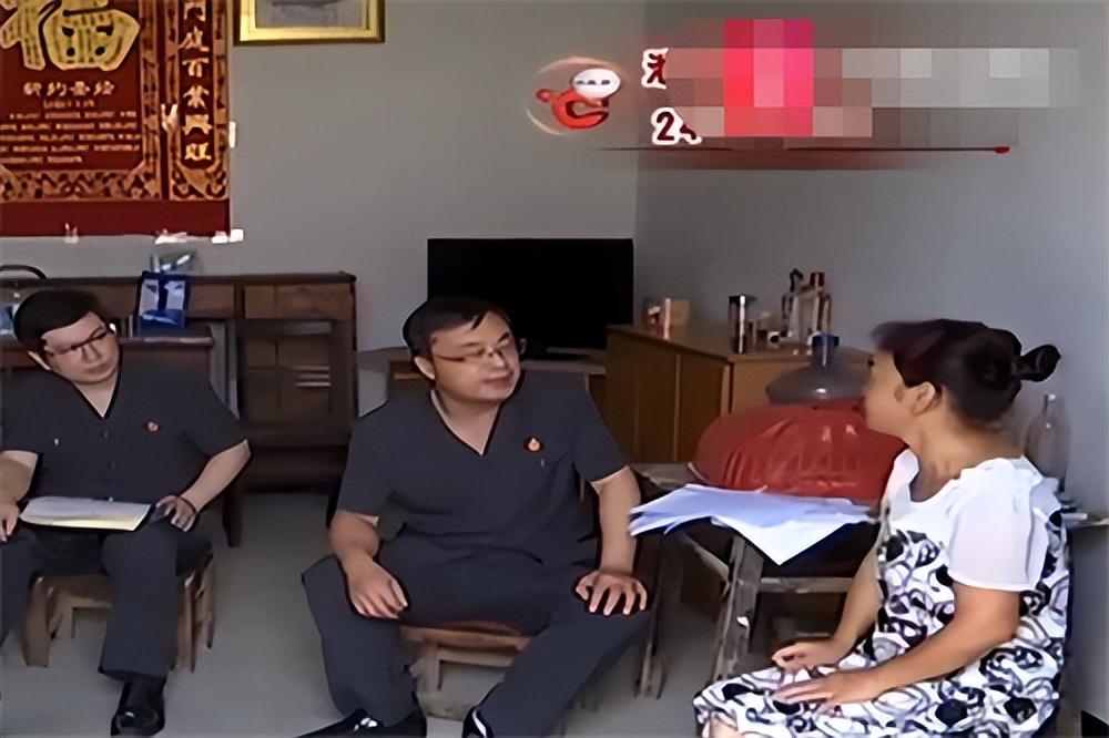父亲卖掉两个女儿换钱，20年后状告女儿不赡养，大女儿：死哪埋哪