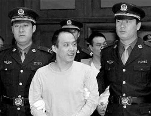 2004年，王立华绑架吴若甫勒索200万，行刑前遗愿：给监狱送锦旗