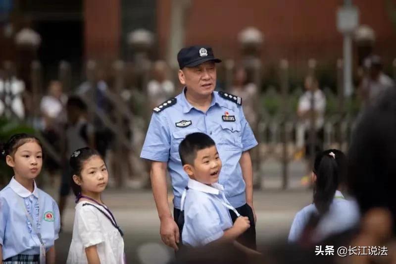 严邦毅：从警四十载“警”色永不褪