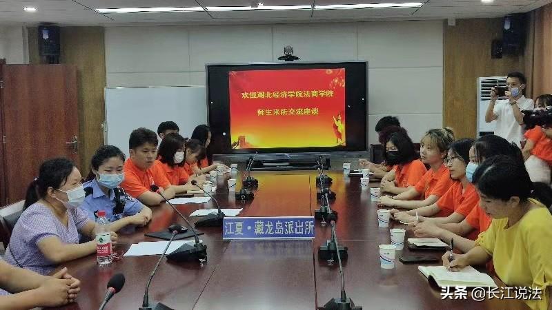 为了扮演好“骗子”这个派出所和学校暑假给学生们补课