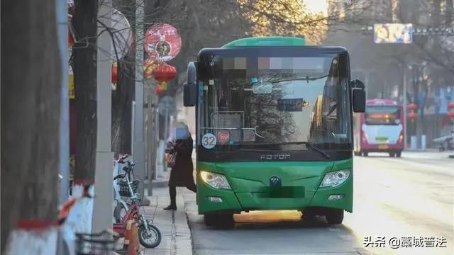 湖南临湘：公交车起步致乘客下车摔倒死亡，判了！