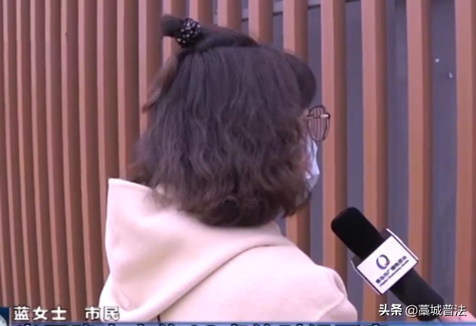 青岛女子购买金首饰，晚上就出现褪色情况，商家：化学反应