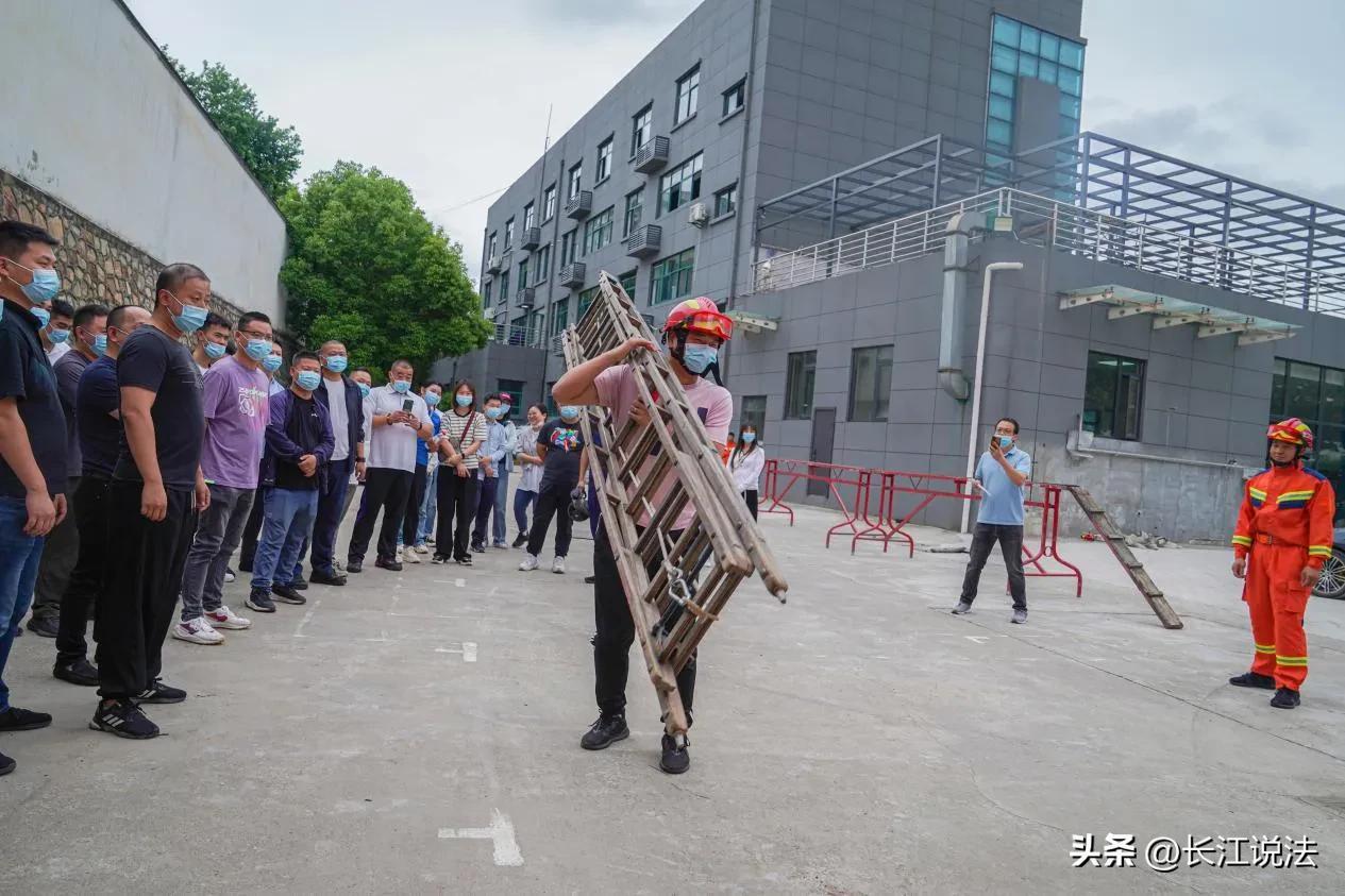 “把消防知识讲好” 武汉消防组织安全科普教育场馆“零距离”参观学习