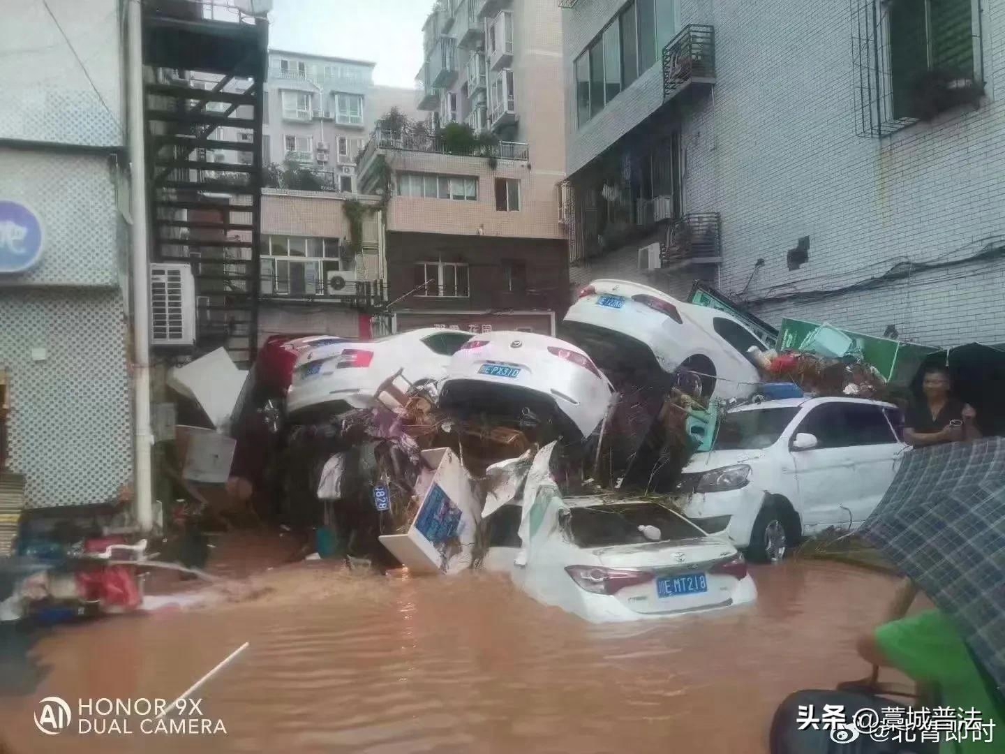 四川古蔺遭遇极端强降雨